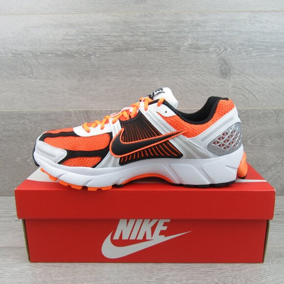 Nike Zoom Vomero 5 Athletic Shoes Mens Size 10 Total Orange Black NEW - Picture 3 of 16